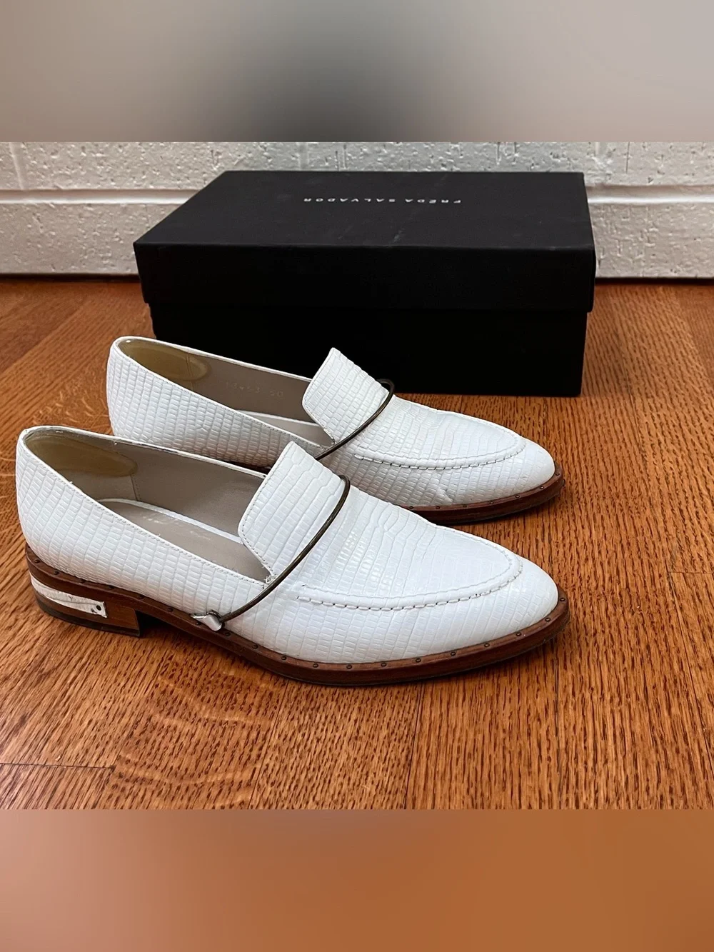 Freda Salvador White reptile-embossed loafers, 6 - Picture 7 of 12